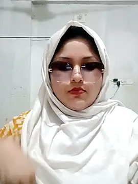 Snapshot of Nusrat-N chatting on May 8, 2026, 6:24 pm Nusrat-N online show from May 8, 2026, 6:24 pm