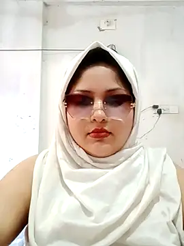 Snapshot of Nusrat-N chatting on May 9, 2026, 9:14 am Nusrat-N online show from May 9, 2026, 9:14 am