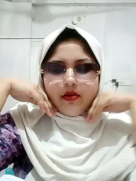 Snapshot of Nusrat-N chatting on May 18, 2026, 4:07 am Nusrat-N online show from May 18, 2026, 4:07 am