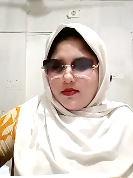 Snapshot of Nusrat-N chatting on May 20, 2026, 3:18 pm Nusrat-N online show from May 20, 2026, 3:18 pm