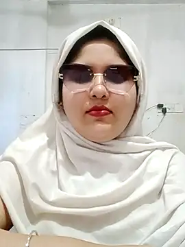 Snapshot of Nusrat-N chatting on May 31, 2026, 1:14 am Nusrat-N online show from May 31, 2026, 1:14 am
