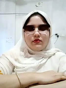 Snapshot of Nusrat-N chatting on July 14, 2026, 2:05 am Nusrat-N online show from July 14, 2026, 2:05 am