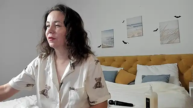 Kira Adler online show from October 28, 2025, 1:20 am