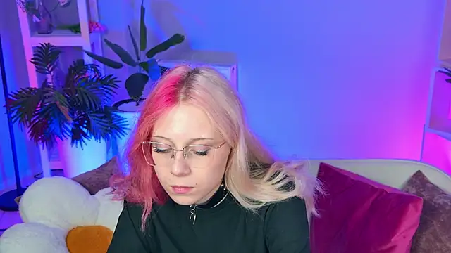 SakuraBliss online show from October 2, 2025, 2:24 pm