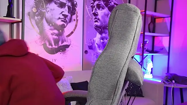 SakuraBliss online show from December 16, 2025, 5:45 am