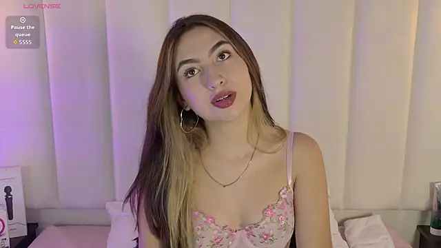 ChloeJoness  online show from November 27, 2025, 8:55 pm