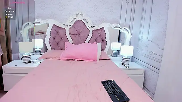 Sofi naughty18 online show from October 28, 2025, 11:14 am