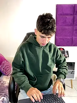 Snapshot of AdrianRinaldi chatting on October 22, 2025, 7:35 pm AdrianRinaldi online show from October 22, 2025, 7:35 pm