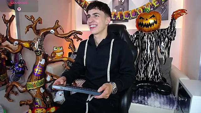 Snapshot of AdrianRinaldi chatting on October 26, 2025, 8:26 pm AdrianRinaldi online show from October 26, 2025, 8:26 pm