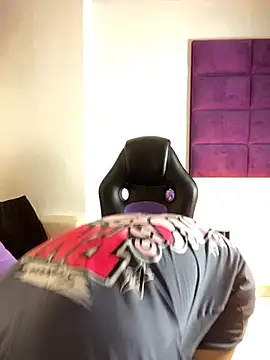 Snapshot of AdrianRinaldi chatting on October 27, 2025, 8:02 pm AdrianRinaldi online show from October 27, 2025, 8:02 pm