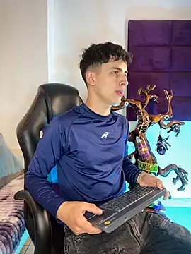 Snapshot of AdrianRinaldi chatting on October 29, 2025, 7:48 pm AdrianRinaldi online show from October 29, 2025, 7:48 pm