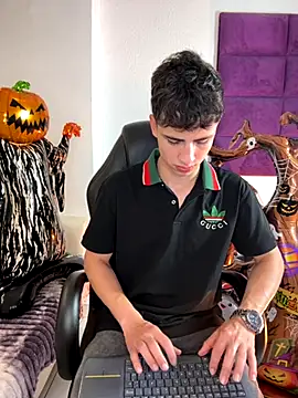 Snapshot of AdrianRinaldi chatting on October 31, 2025, 8:10 pm AdrianRinaldi online show from October 31, 2025, 8:10 pm