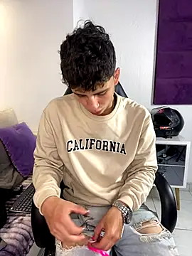 Snapshot of AdrianRinaldi chatting on November 8, 2025, 8:18 pm AdrianRinaldi online show from November 8, 2025, 8:18 pm