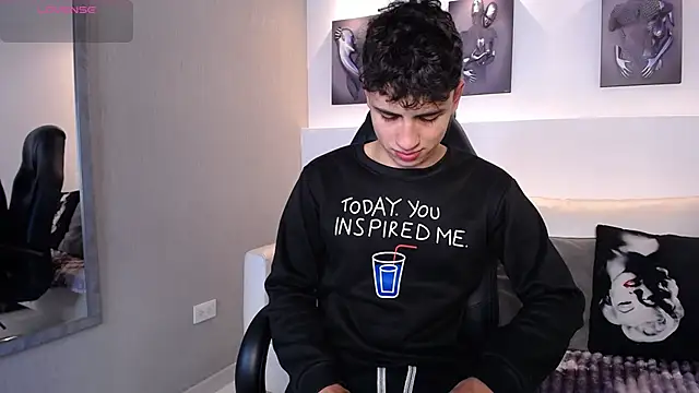 Snapshot of AdrianRinaldi chatting on November 10, 2025, 8:19 pm AdrianRinaldi online show from November 10, 2025, 8:19 pm