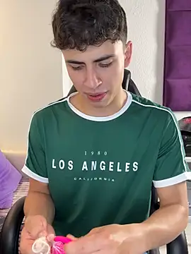 Snapshot of AdrianRinaldi chatting on November 11, 2025, 7:58 pm AdrianRinaldi online show from November 11, 2025, 7:58 pm