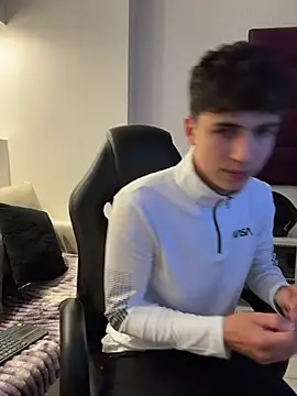 Snapshot of AdrianRinaldi chatting on November 18, 2025, 8:24 pm AdrianRinaldi online show from November 18, 2025, 8:24 pm