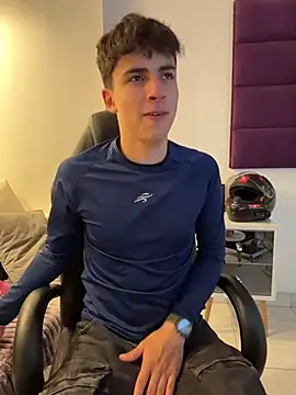 Snapshot of AdrianRinaldi chatting on November 19, 2025, 7:58 pm AdrianRinaldi online show from November 19, 2025, 7:58 pm