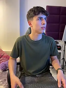 Snapshot of AdrianRinaldi chatting on December 1, 2025, 8:14 pm AdrianRinaldi online show from December 1, 2025, 8:14 pm