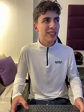 Snapshot of AdrianRinaldi chatting on December 4, 2025, 8:17 pm AdrianRinaldi online show from December 4, 2025, 8:17 pm