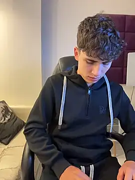 Snapshot of AdrianRinaldi chatting on December 5, 2025, 8:05 pm AdrianRinaldi online show from December 5, 2025, 8:05 pm