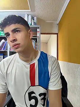 AdrianRinaldi online show from May 26, 2026, 2:02 pm