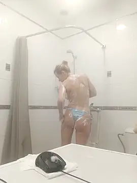 Julia Giulia online show from November 21, 2025, 11:58 pm