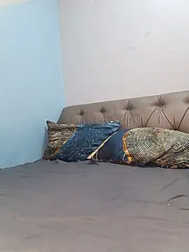 Julia Giulia online show from November 24, 2025, 2:06 pm