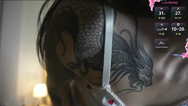 Snapshot of Morena_Dolce chatting on November 26, 2025, 1:17 am Morena Dolce online show from November 26, 2025, 1:17 am