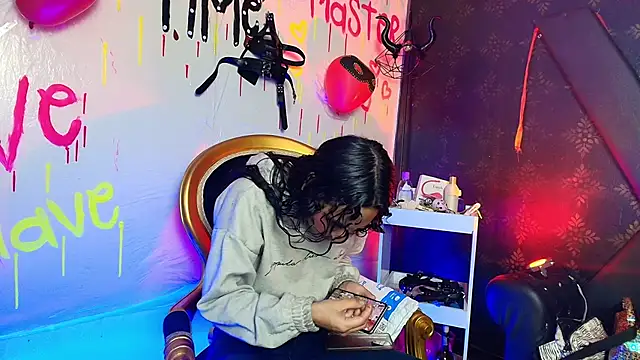 Sweettpleasure online show from November 5, 2025, 1:44 pm