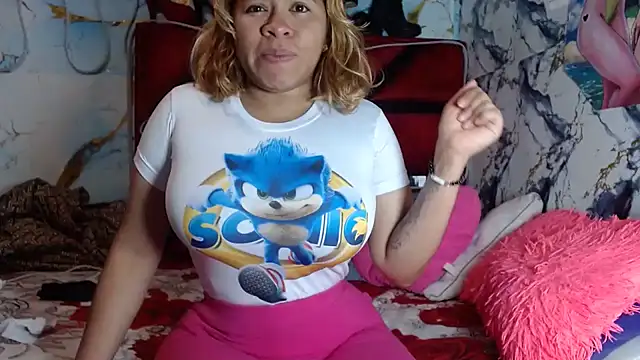 Snapshot of hot_lady19 chatting on November 20, 2025, 10:31 pm hot lady19 online show from November 20, 2025, 10:31 pm