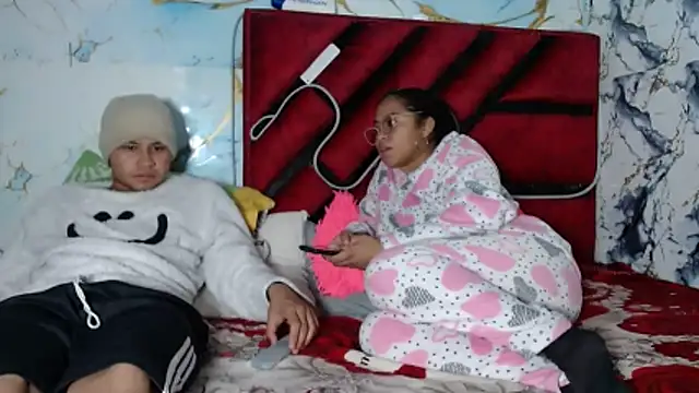 Snapshot of hot_lady19 chatting on March 6, 2026, 12:51 am hot lady19 online show from March 6, 2026, 12:51 am