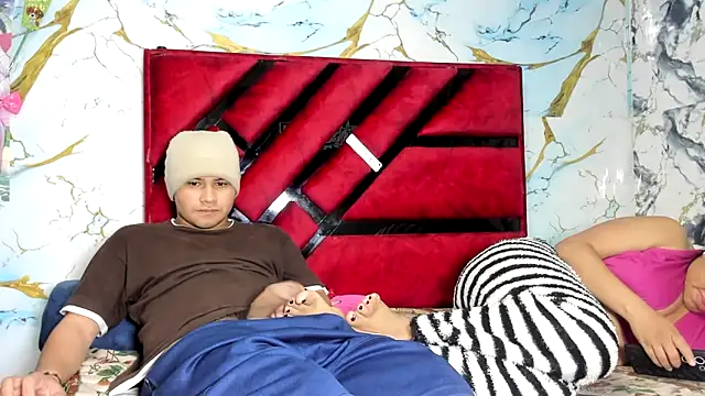 Snapshot of hot_lady19 chatting on March 13, 2026, 6:14 pm hot lady19 online show from March 13, 2026, 6:14 pm