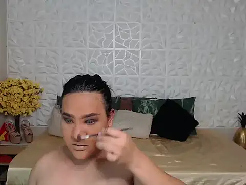 Hotcum ella online show from November 8, 2025, 10:37 am