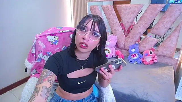 Niina Sissy online show from December 23, 2025, 4:54 am