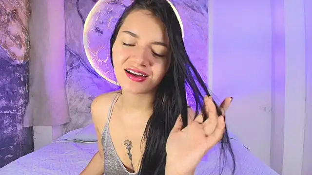 RoxanaBorns  online show from October 9, 2025, 12:36 pm