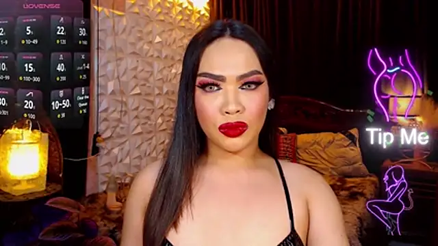 GODDESSHUGECOCKANDREA online show from April 25, 2026, 12:41 pm