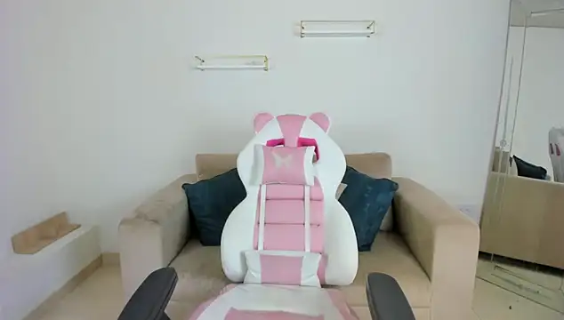 april smiith online show from January 16, 2026, 12:20 pm