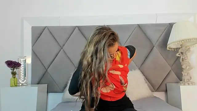 GiadaRizzo online show from November 27, 2025, 6:21 pm