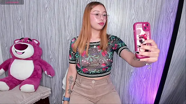 Snapshot of Sofii_03 chatting on October 8, 2025, 11:46 pm Sofii 03 online show from October 8, 2025, 11:46 pm