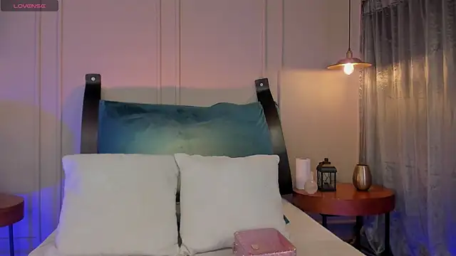 Snapshot of NaishaFord_1 chatting on October 25, 2025, 1:35 am NaishaFord 1 online show from October 25, 2025, 1:35 am