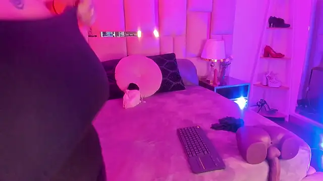 Violett Novoa online show from December 5, 2025, 12:14 pm