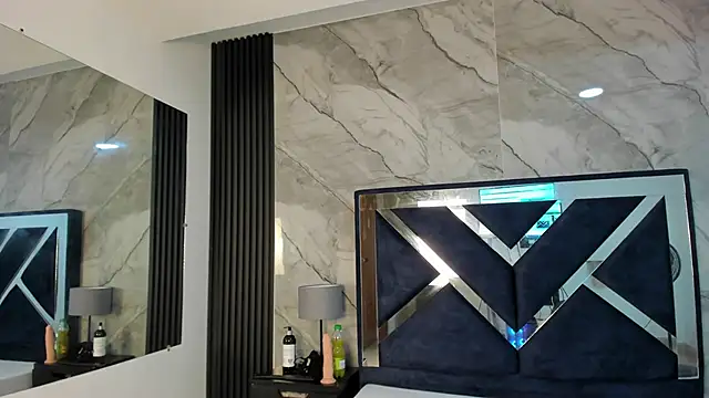 Megan Sweetas online show from November 6, 2025, 4:41 pm