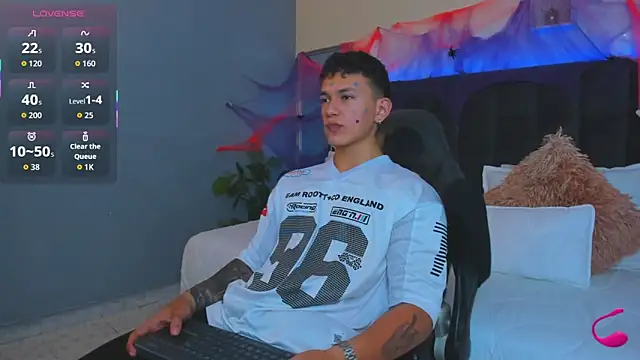 Snapshot of Thomas_moon chatting on October 28, 2025, 1:03 pm Thomas moon online show from October 28, 2025, 1:03 pm