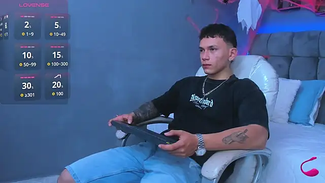 Snapshot of Thomas_moon chatting on November 1, 2025, 3:58 pm Thomas moon online show from November 1, 2025, 3:58 pm