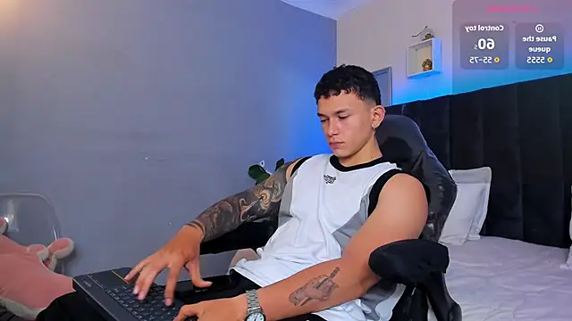 Snapshot of Thomas_moon chatting on November 4, 2025, 11:31 am Thomas moon online show from November 4, 2025, 11:31 am