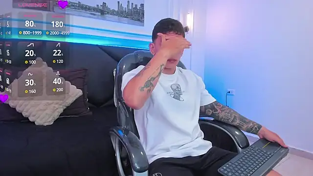 Snapshot of Thomas_moon chatting on November 7, 2025, 11:43 am Thomas moon online show from November 7, 2025, 11:43 am