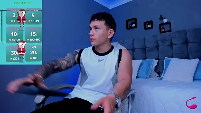 Snapshot of Thomas_moon chatting on November 12, 2025, 11:10 am Thomas moon online show from November 12, 2025, 11:10 am