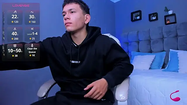 Snapshot of Thomas_moon chatting on November 14, 2025, 11:09 am Thomas moon online show from November 14, 2025, 11:09 am