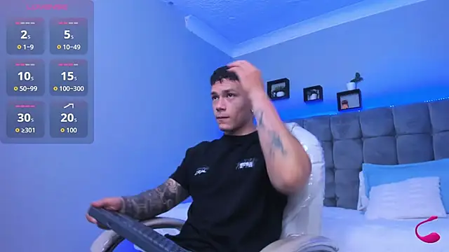 Snapshot of Thomas_moon chatting on November 25, 2025, 12:16 pm Thomas moon online show from November 25, 2025, 12:16 pm