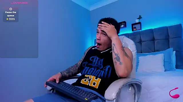 Snapshot of Thomas_moon chatting on November 28, 2025, 12:52 pm Thomas moon online show from November 28, 2025, 12:52 pm